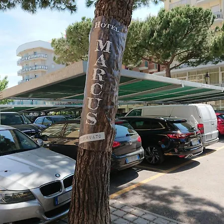 Marcus ベラーリア・イジェア・マリーナ